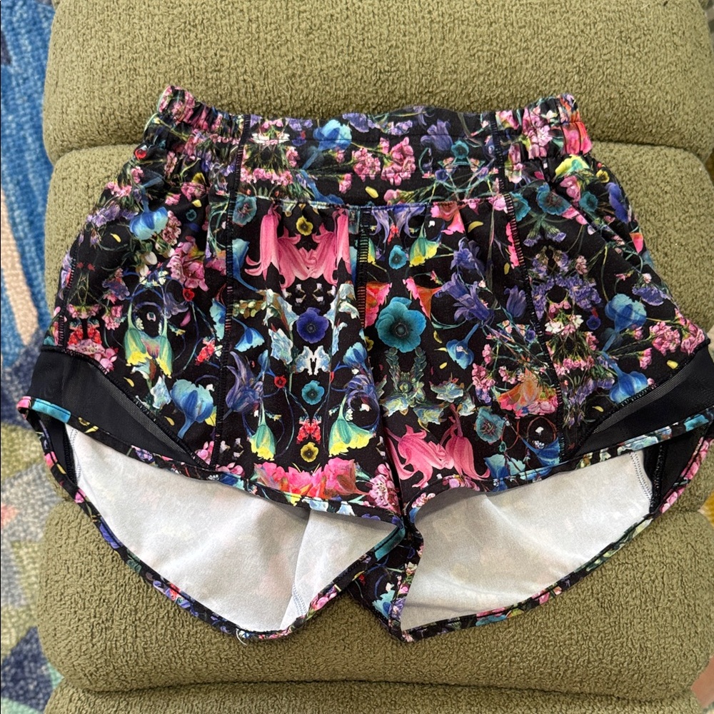 Lululemon flower hotty hots